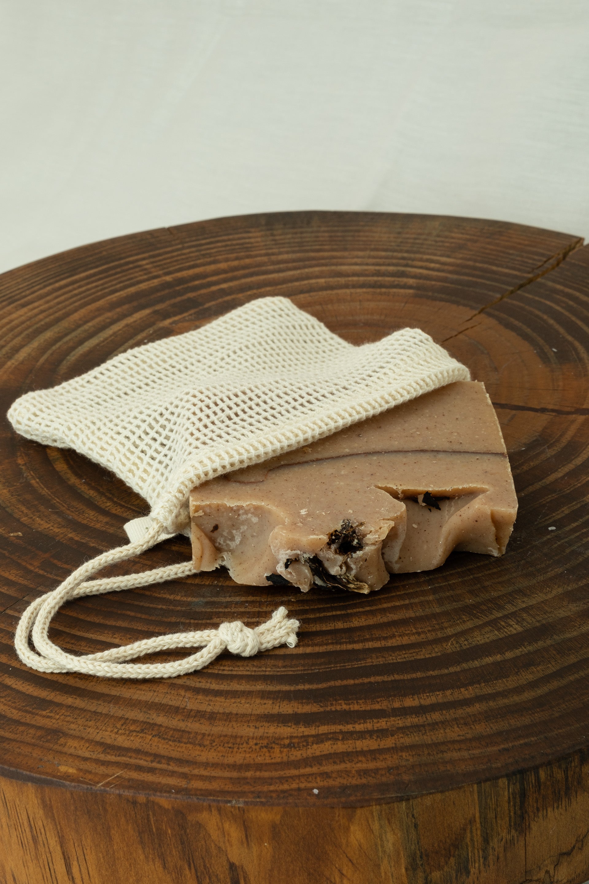 Doğal Soğuk İşlem C Vitaminli Hibiskus ve Narlı Sabun 120 Gr JOJOMIA Katı Sabun