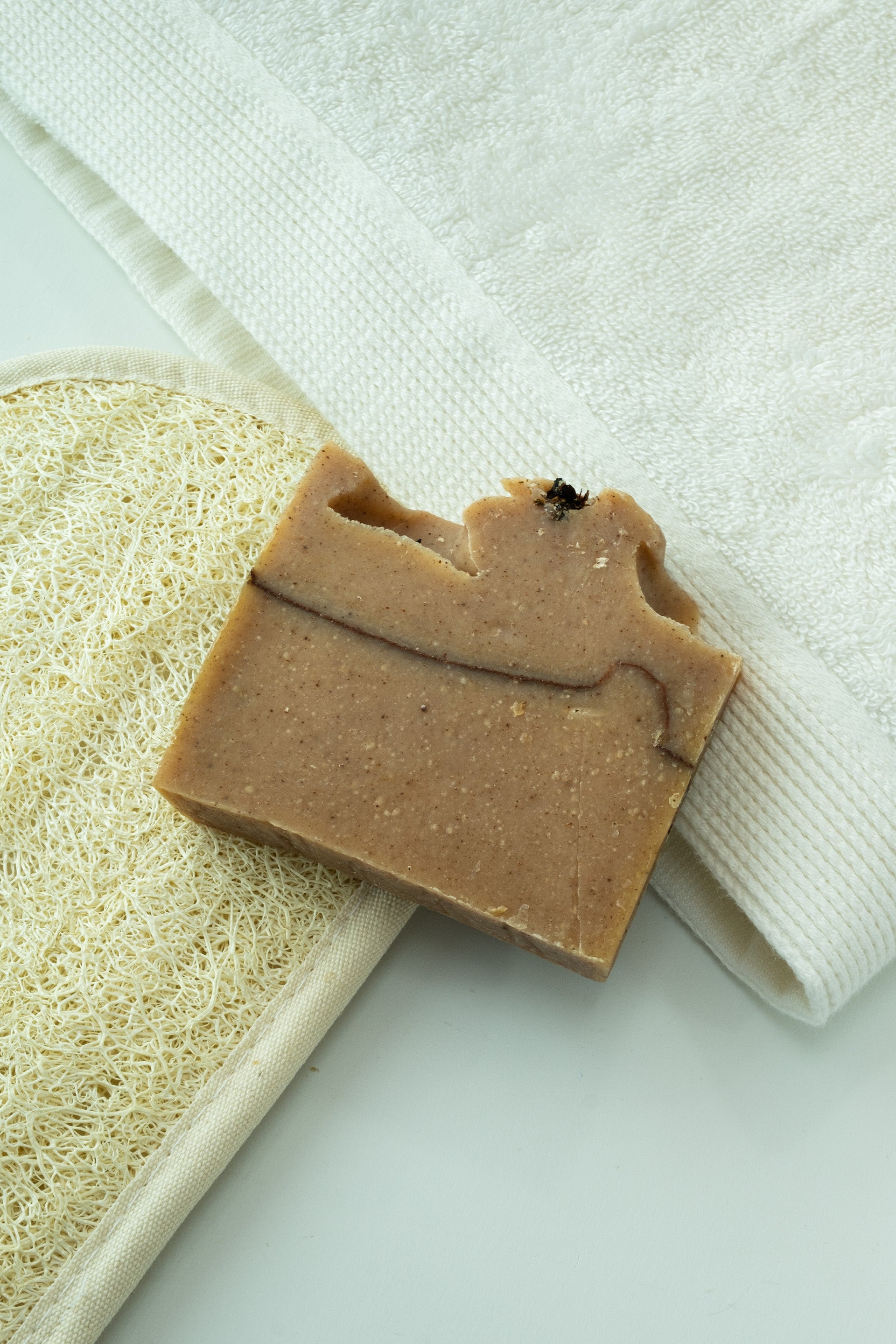 Doğal Soğuk İşlem C Vitaminli Hibiskus ve Narlı Sabun 120 Gr JOJOMIA Katı Sabun