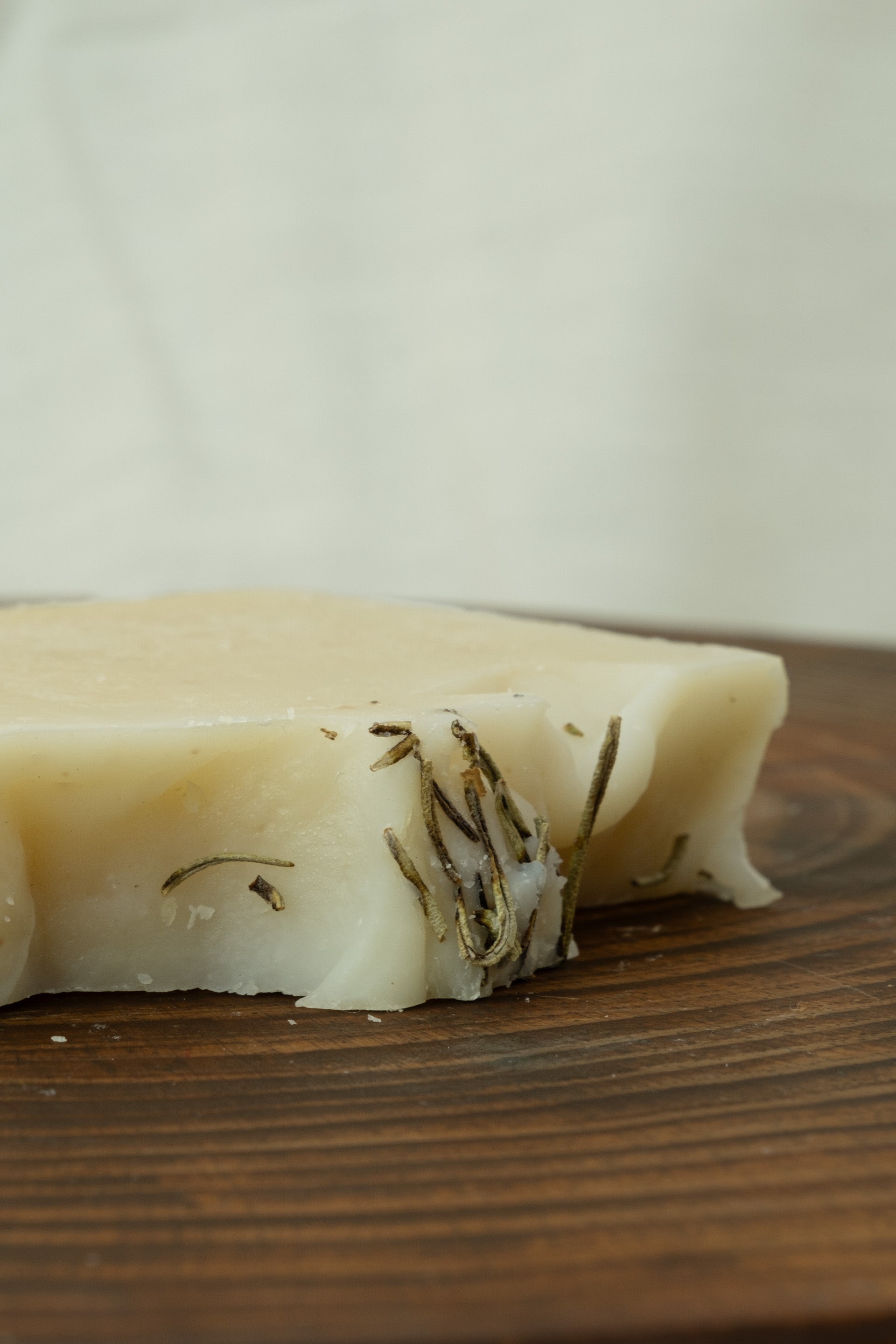 Doğal Soğuk İşlem Sıkılaştırma Etkili Biberiyeli Sabun 120 Gr JOJOMIA Katı Sabun