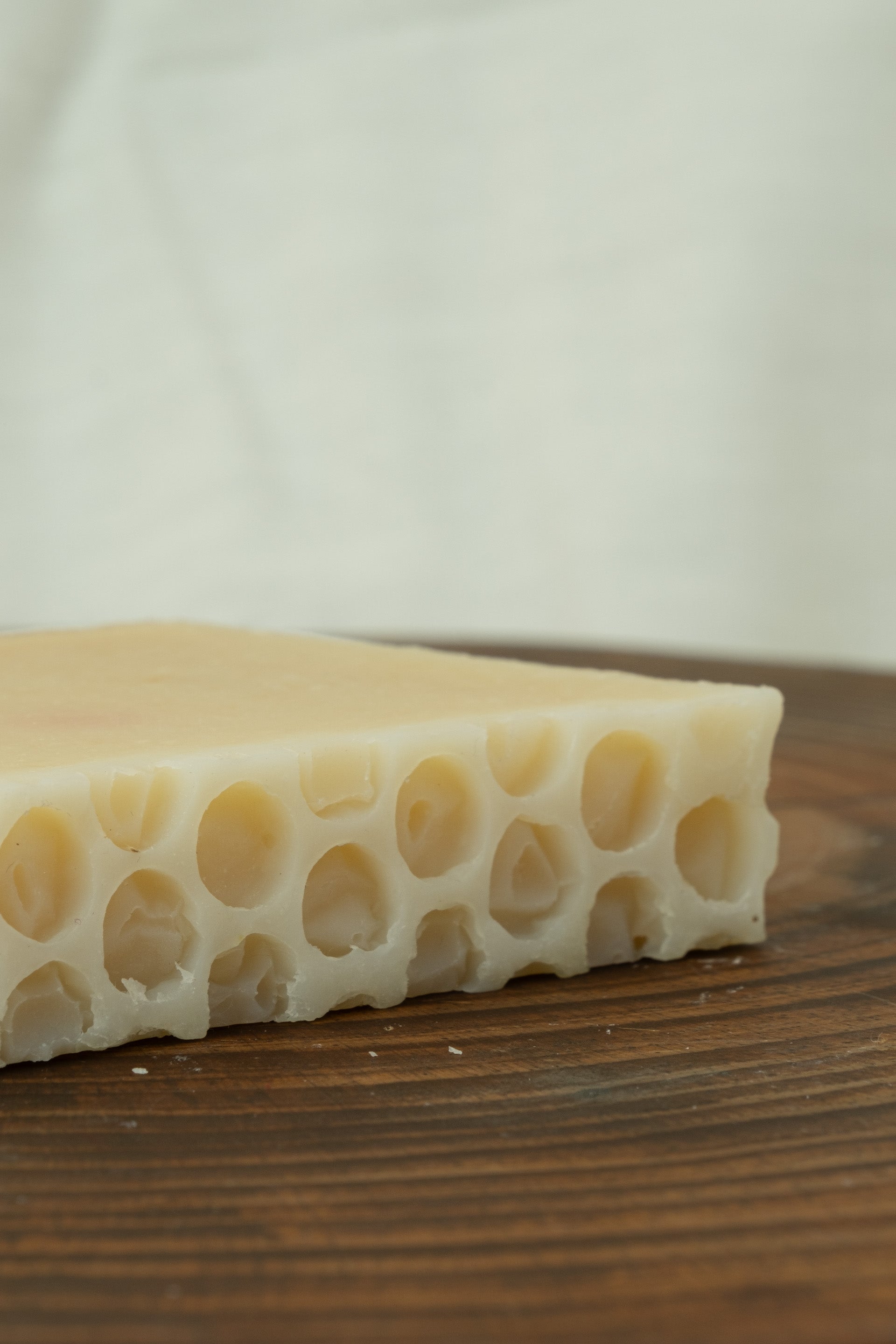 Doğal Soğuk İşlem Keçi Sütlü ve Ballı Sabun 120 gr Nemlendiricili ve Pürüzsüzleştirici JOJOMIA Katı Sabun