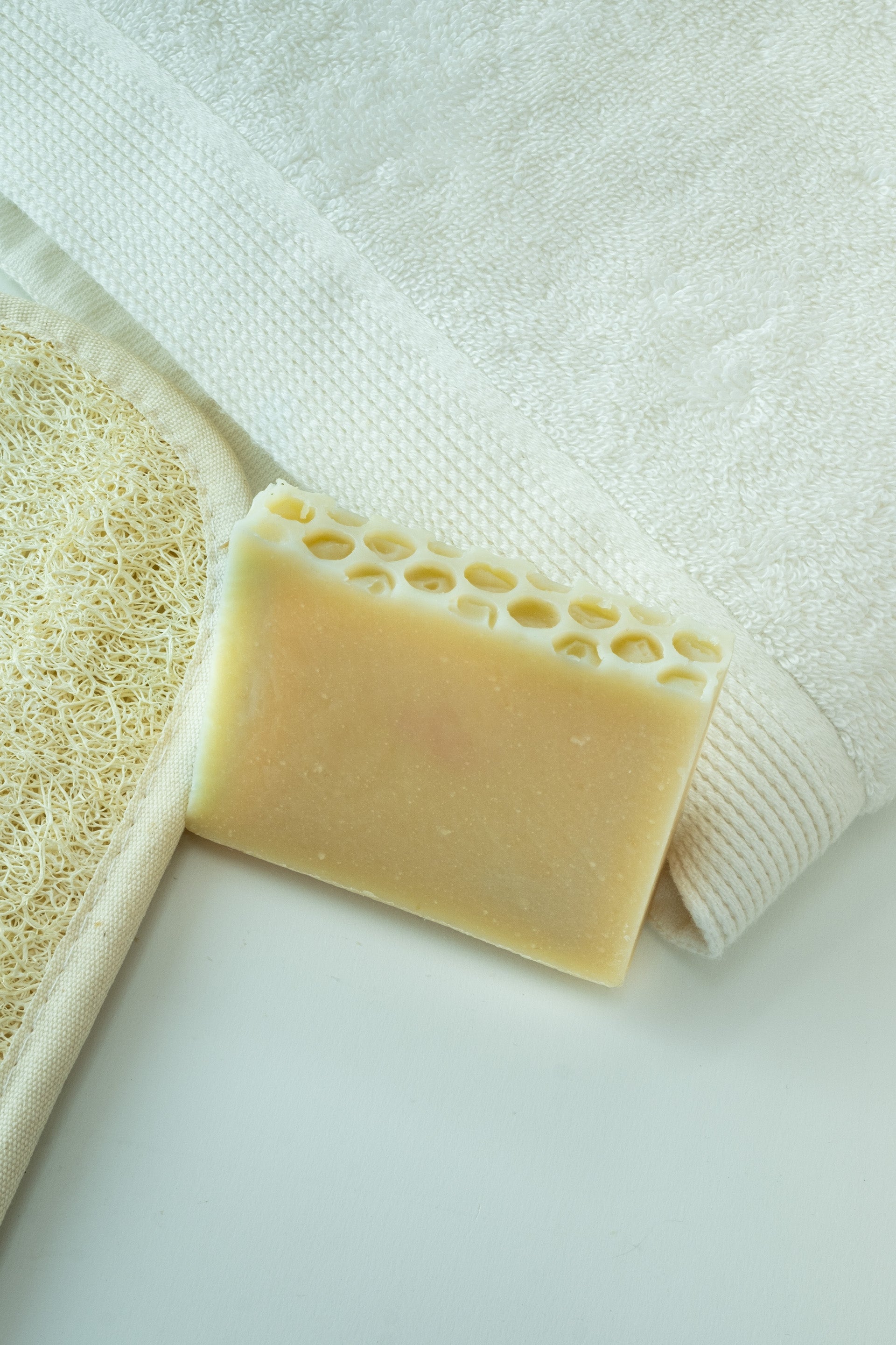 Doğal Soğuk İşlem Keçi Sütlü ve Ballı Sabun 120 gr Nemlendiricili ve Pürüzsüzleştirici JOJOMIA Katı Sabun