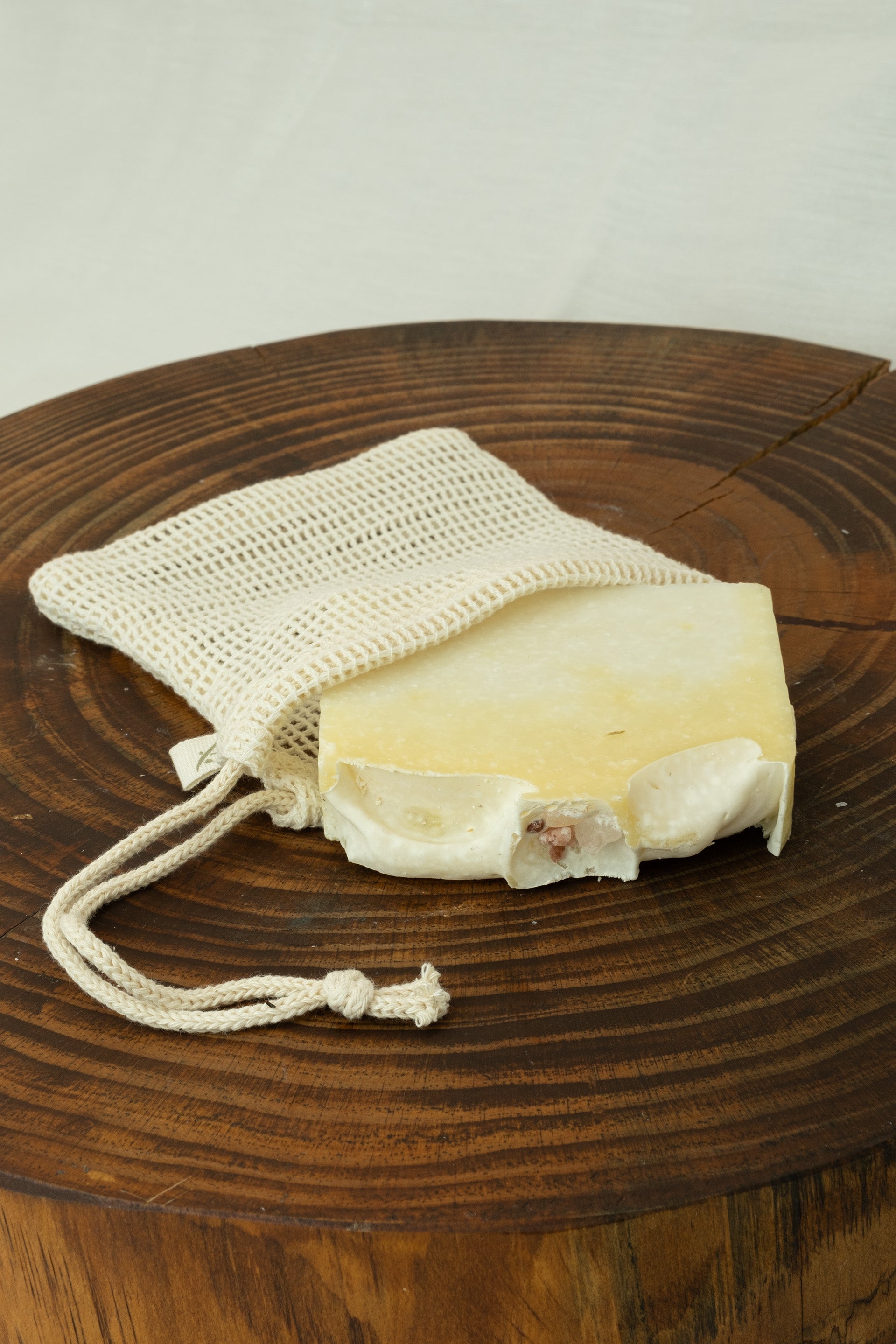 Doğal Soğuk İşlem Peeling Etkili Deniz Tuzlu Mineralli Sabun JOJOMIA Katı Sabun