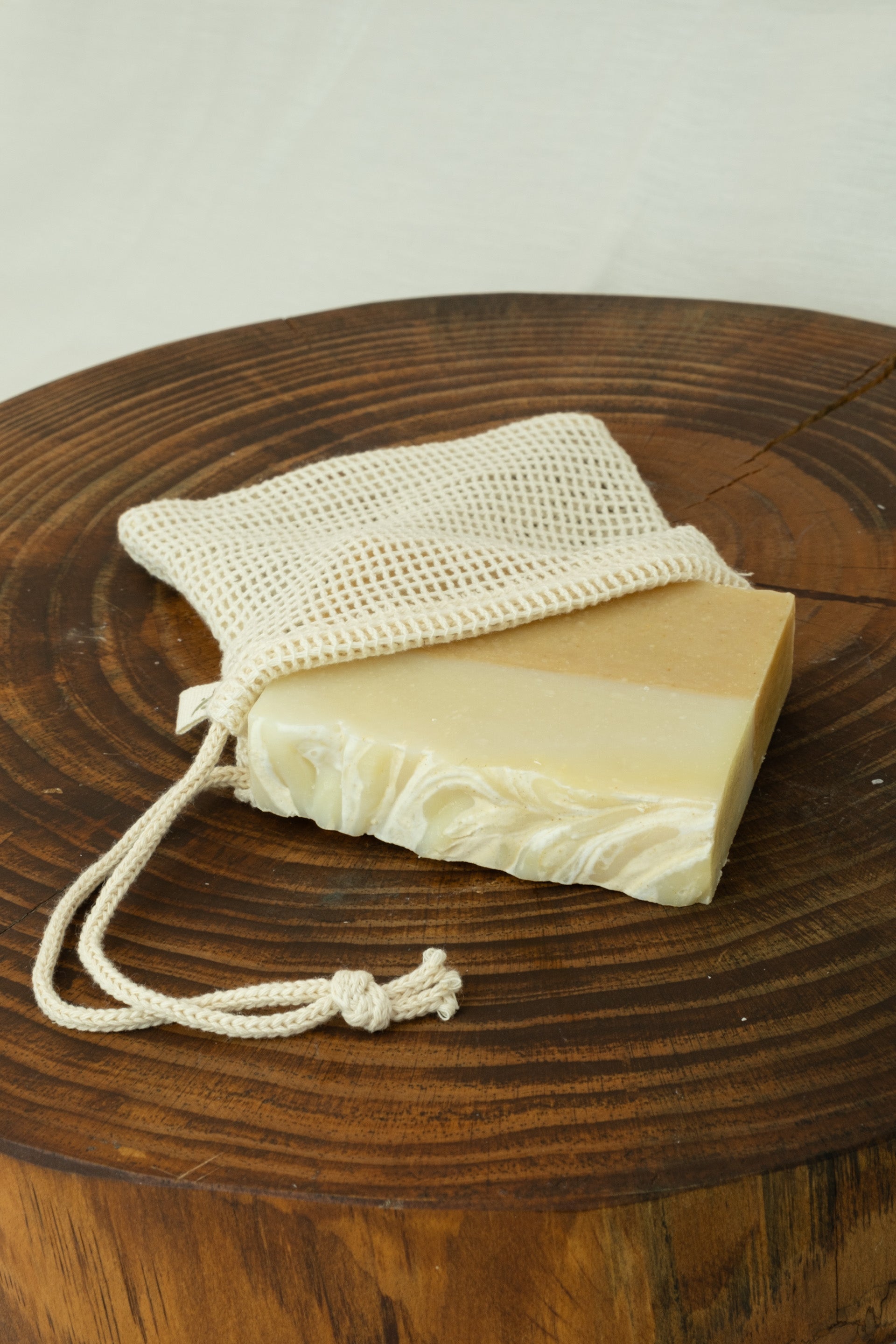 Doğal Soğuk İşlem Hassas Ciltler İçin Papatyalı Bebek Sabunu 120 Gr JOJOMIA Katı Sabun