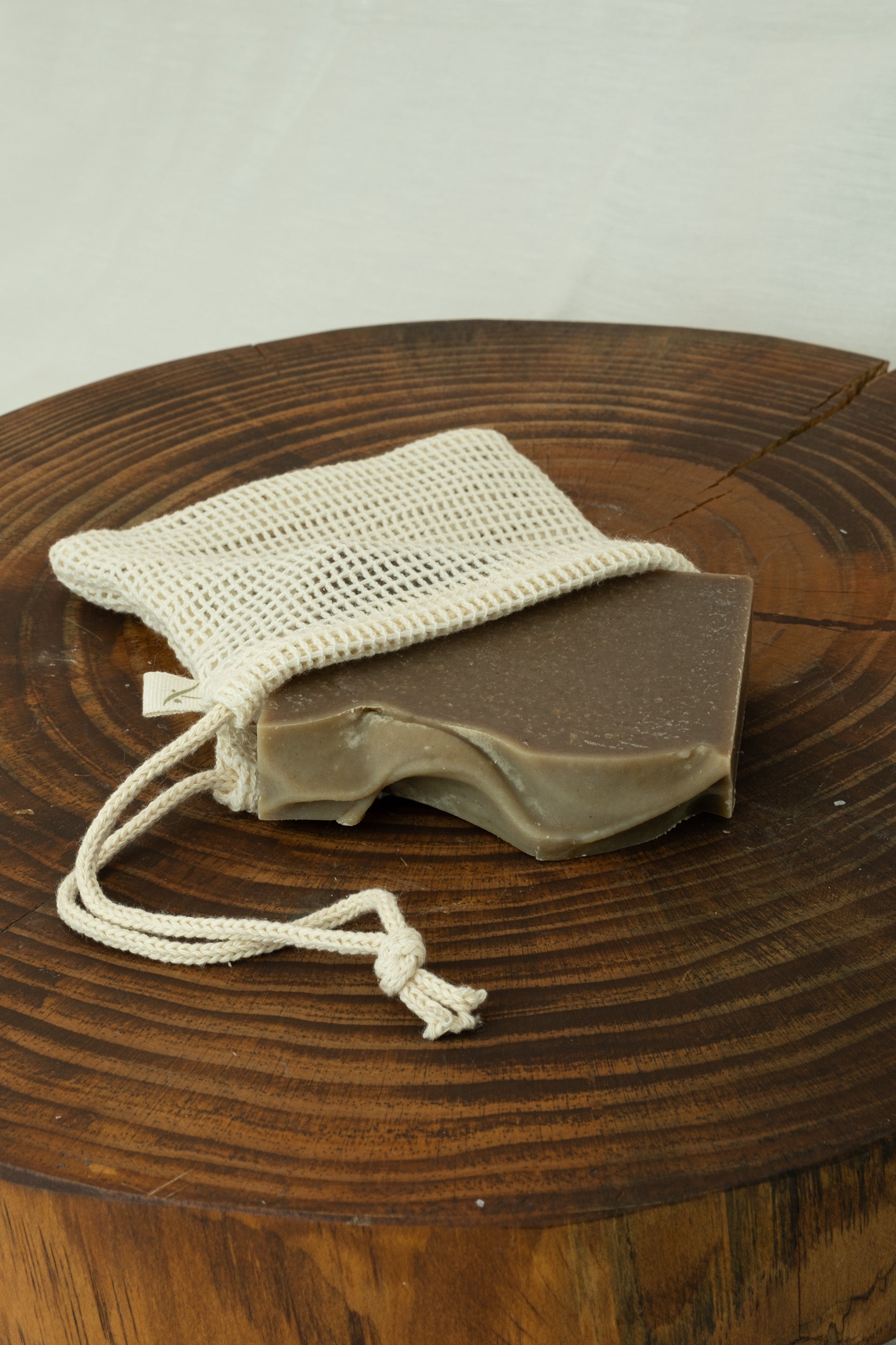 Doğal Soğuk Sıkım Canlandırıcı Kahveli ve Kakaolu Sabun 120 Gr JOJOMIA Katı Sabun