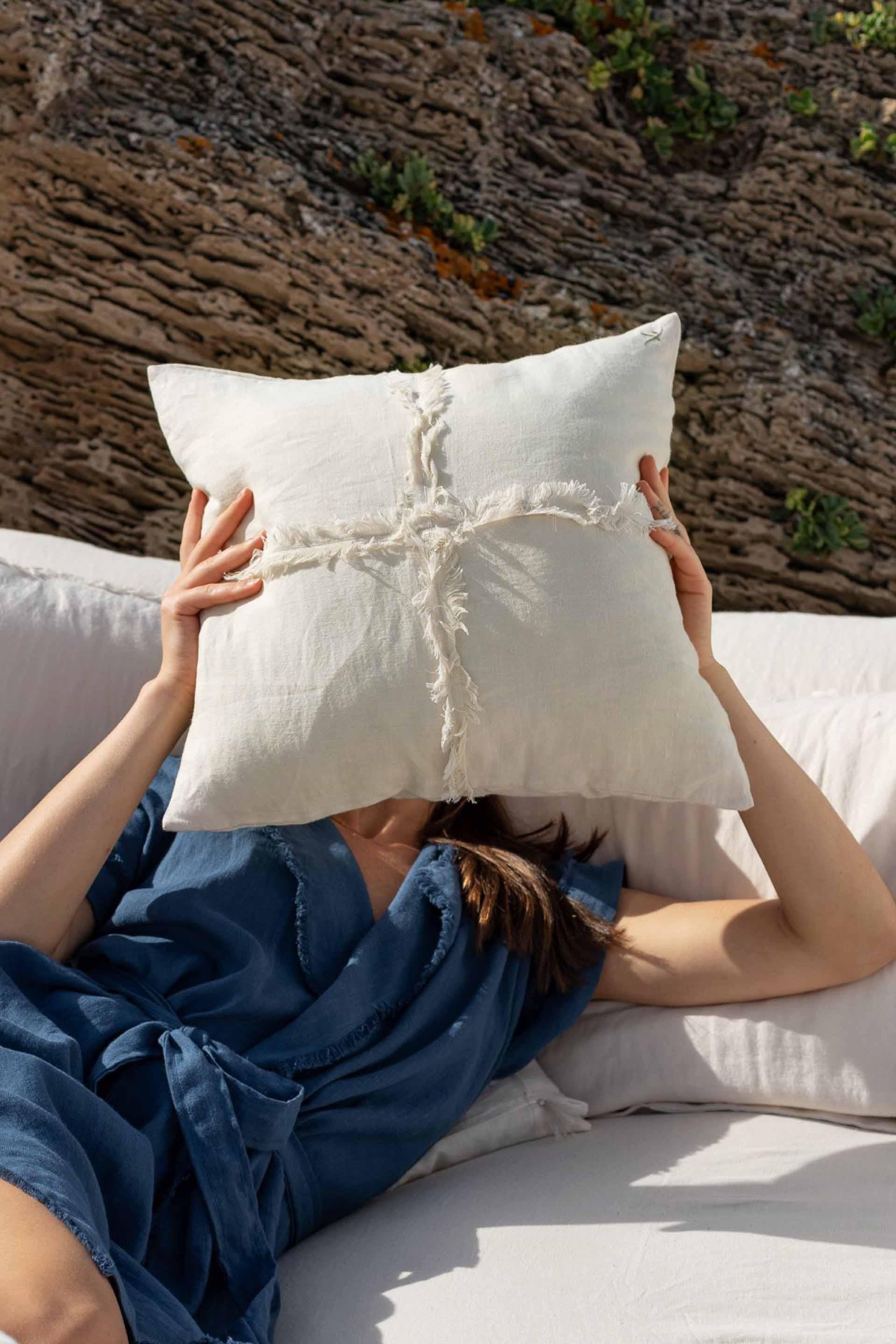 April Kırlent Kılıfı Püsküllü 45x45 JOJOMIA Kırlent Kılıfı