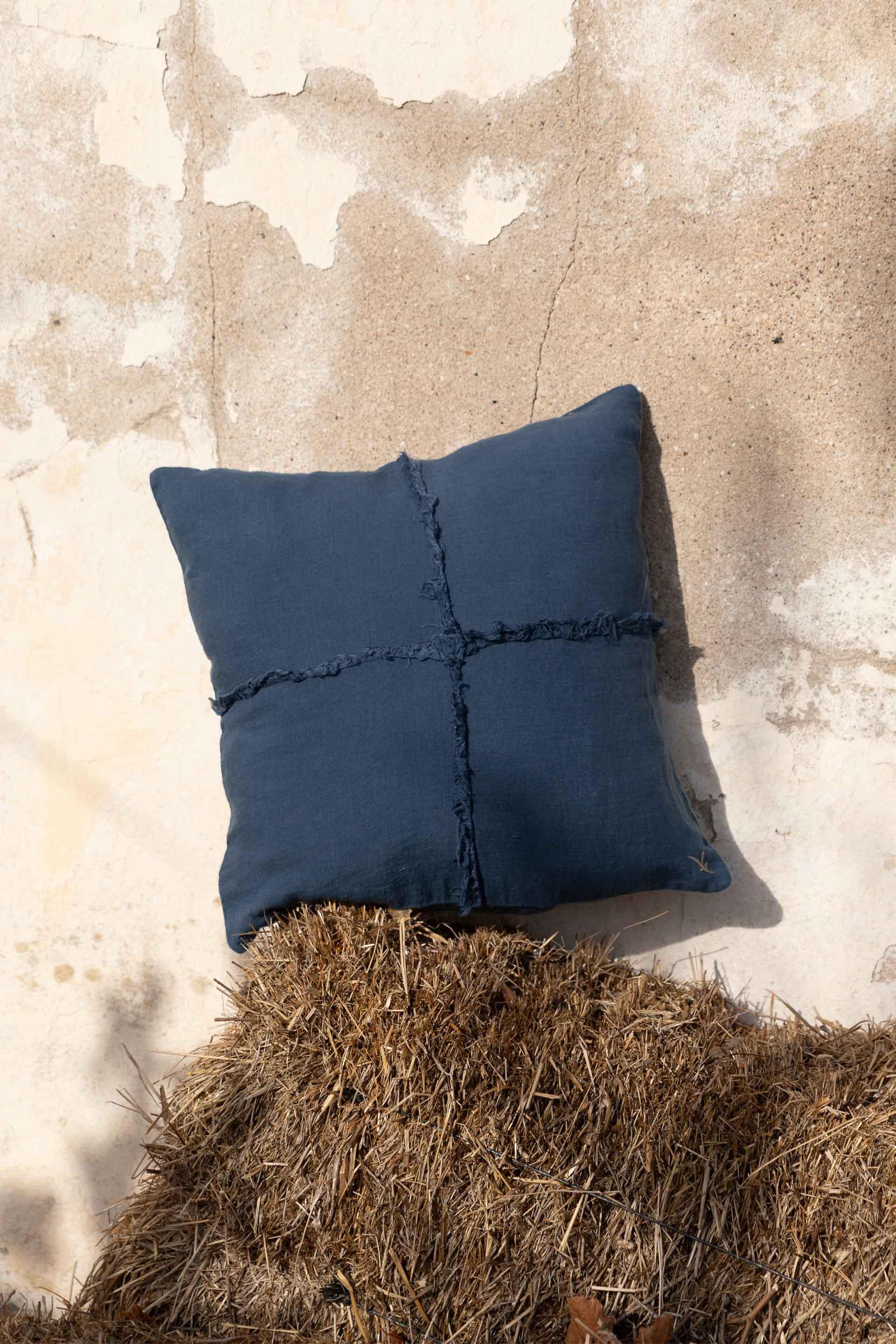 April Kırlent Kılıfı Püsküllü 45x45 JOJOMIA Kırlent Kılıfı