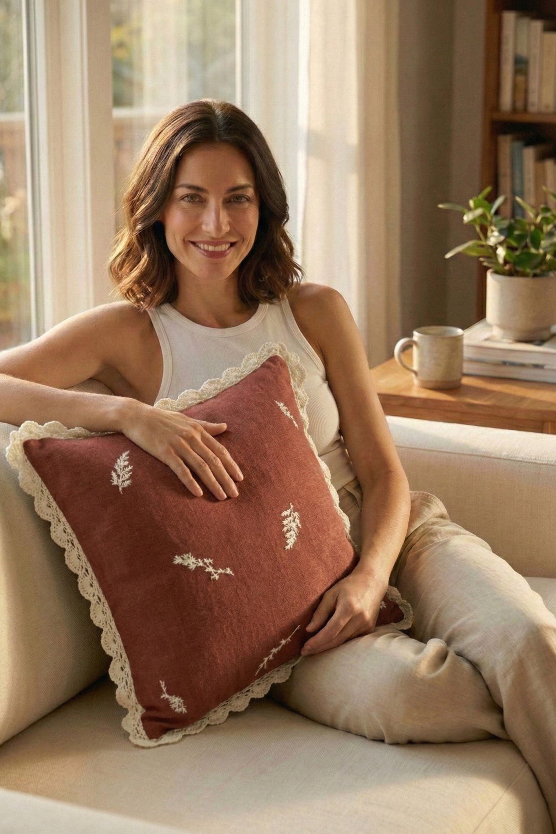 Freya Nakış Detaylı Dekoratif Kırlent Kılıfı 45x45 Jojomia Kırlent Kılıfı