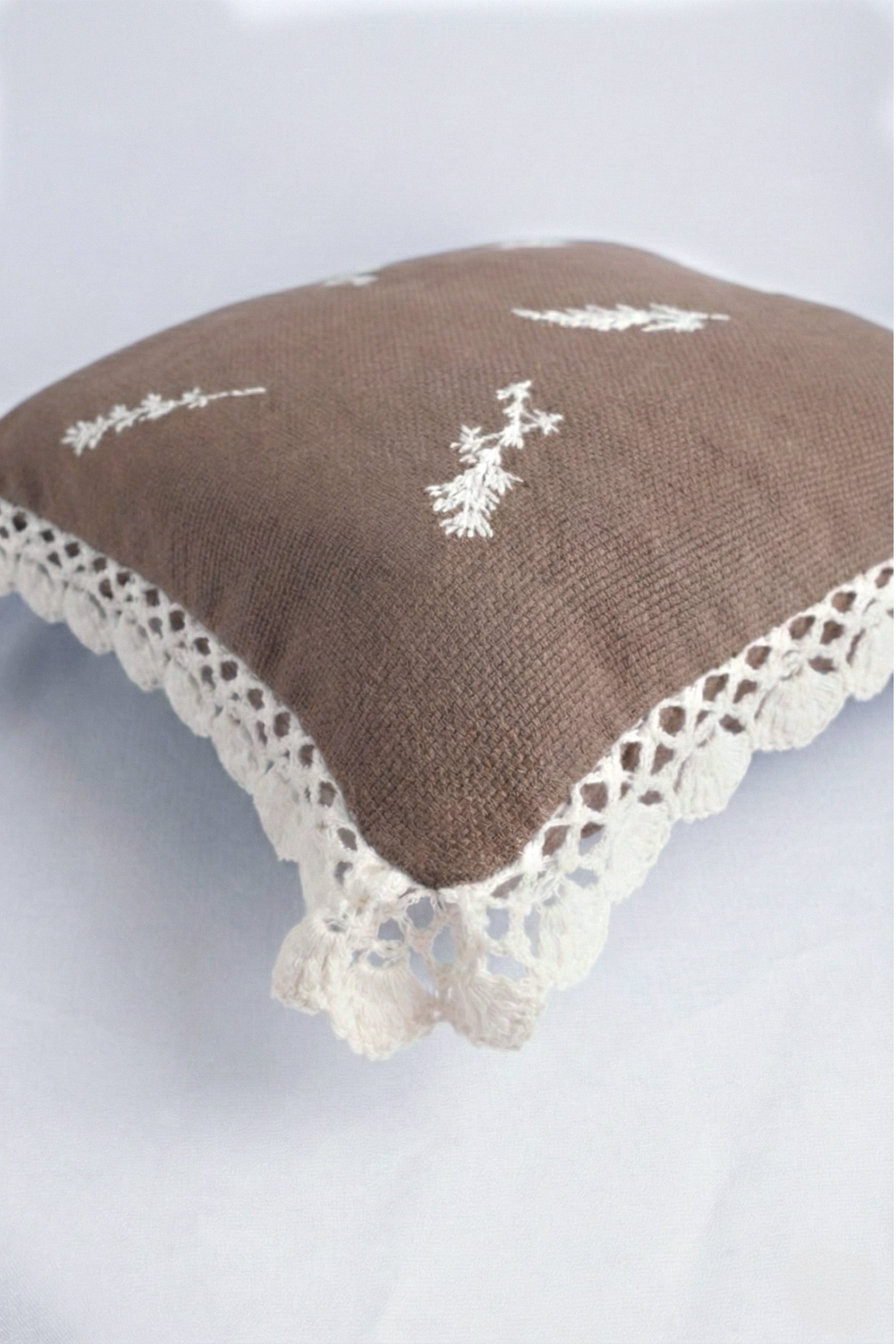 Freya Nakış Detaylı Dekoratif Kırlent Kılıfı 45x45 Jojomia Kırlent Kılıfı