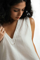 Nina Crop Üst V Yaka Nakış Detaylı Jojomia T-Shirt