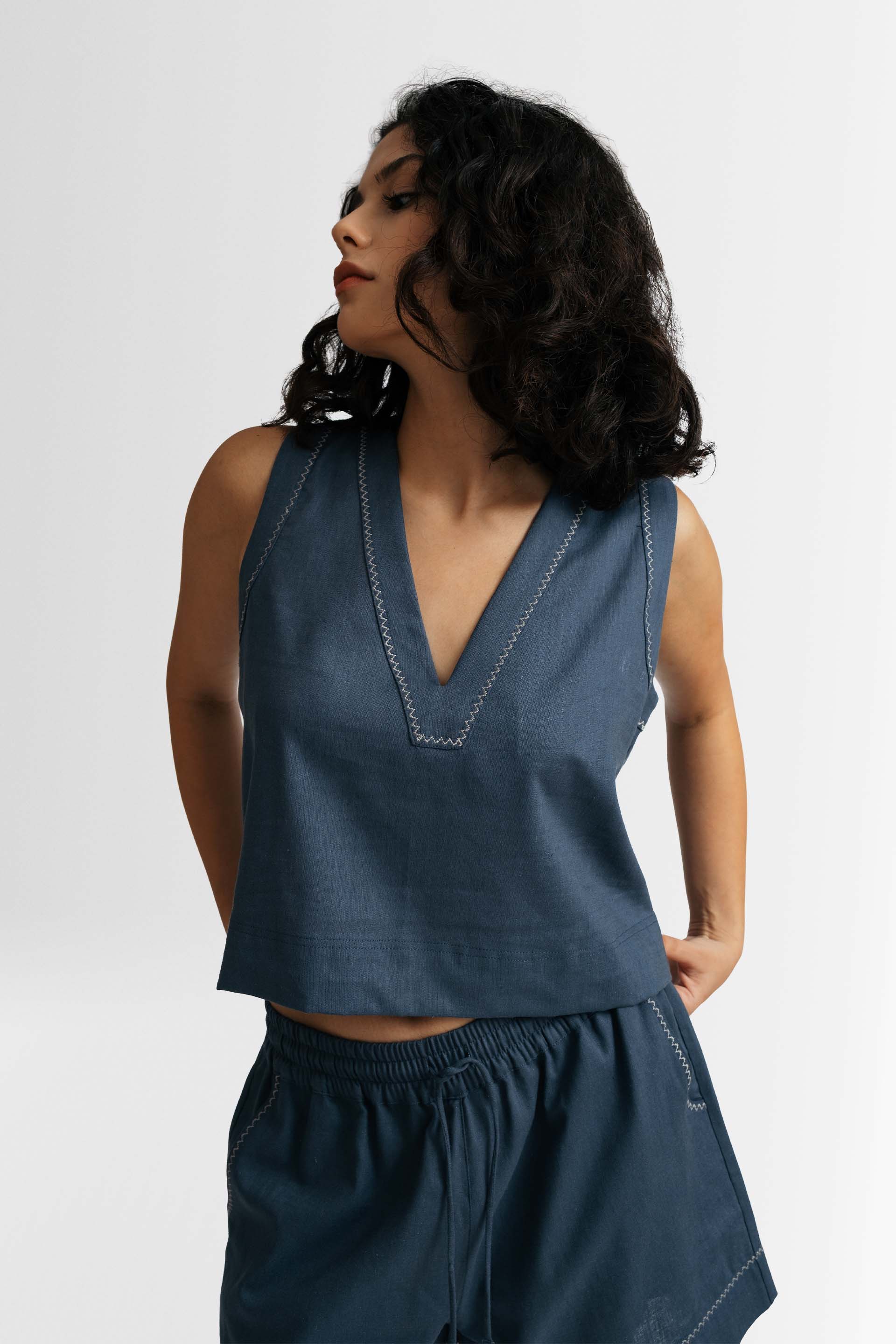 Nina Crop Üst V Yaka Nakış Detaylı Jojomia T-Shirt