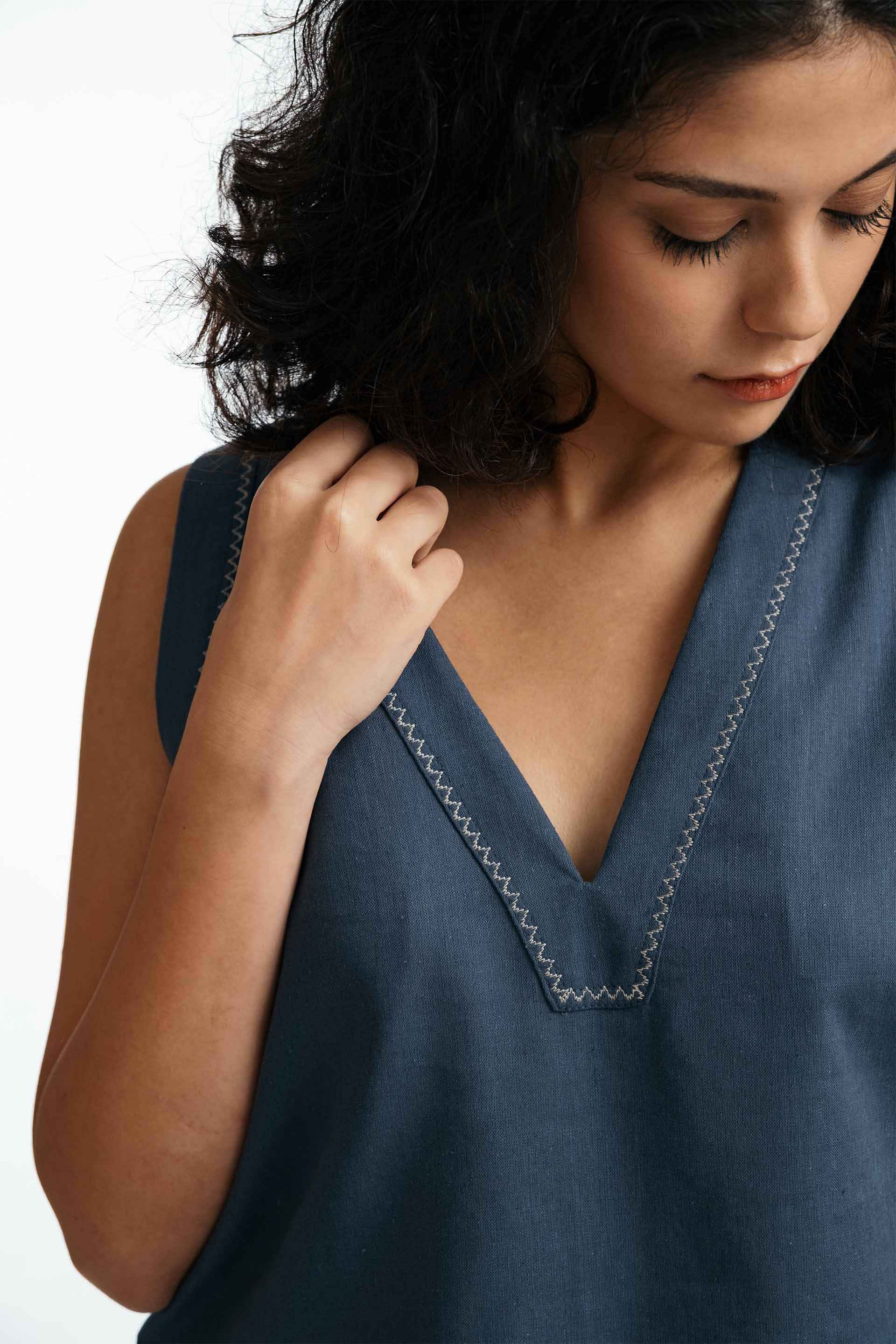 Nina Crop Üst V Yaka Nakış Detaylı Jojomia T-Shirt