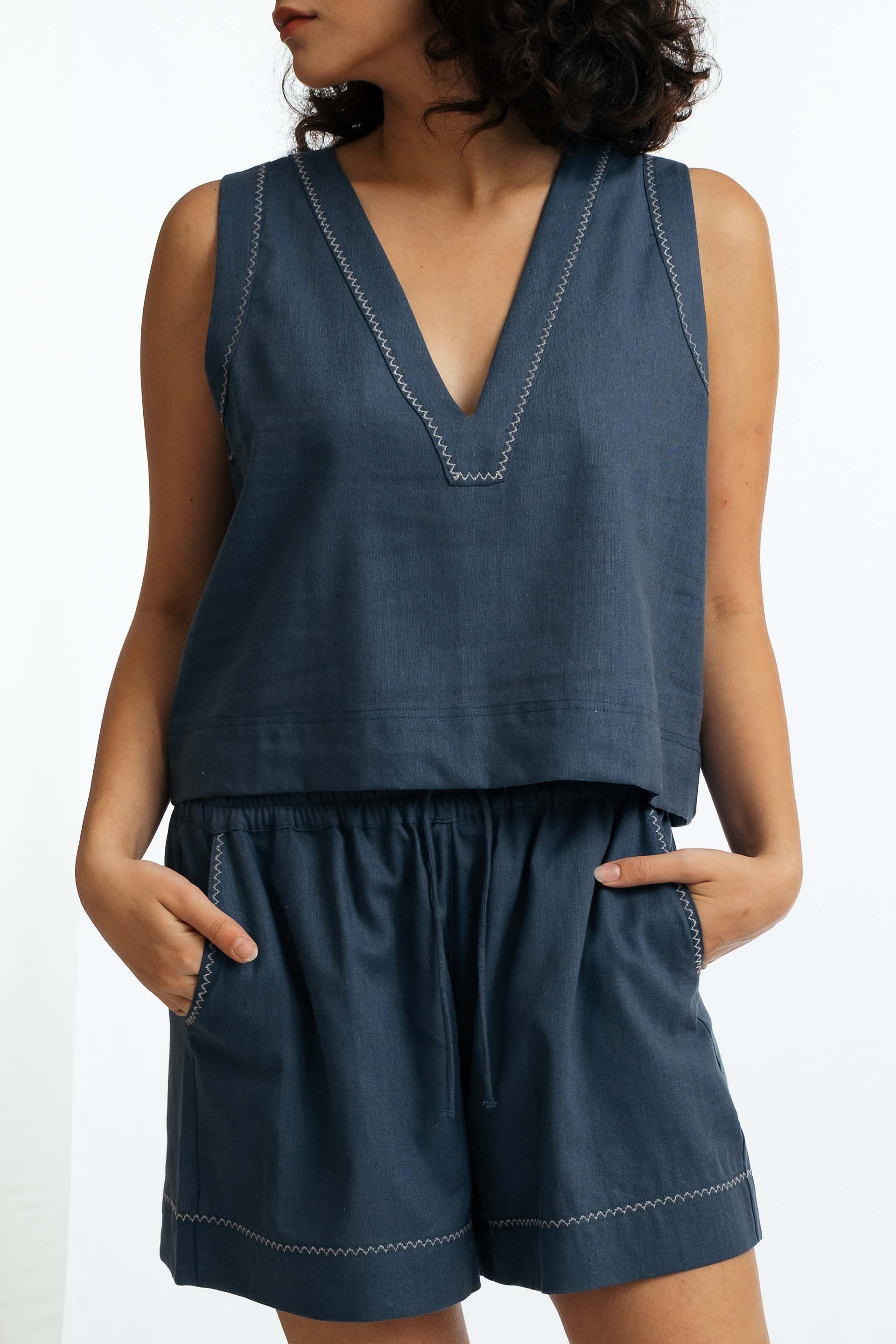 Nina Crop Üst V Yaka Nakış Detaylı Jojomia T-Shirt