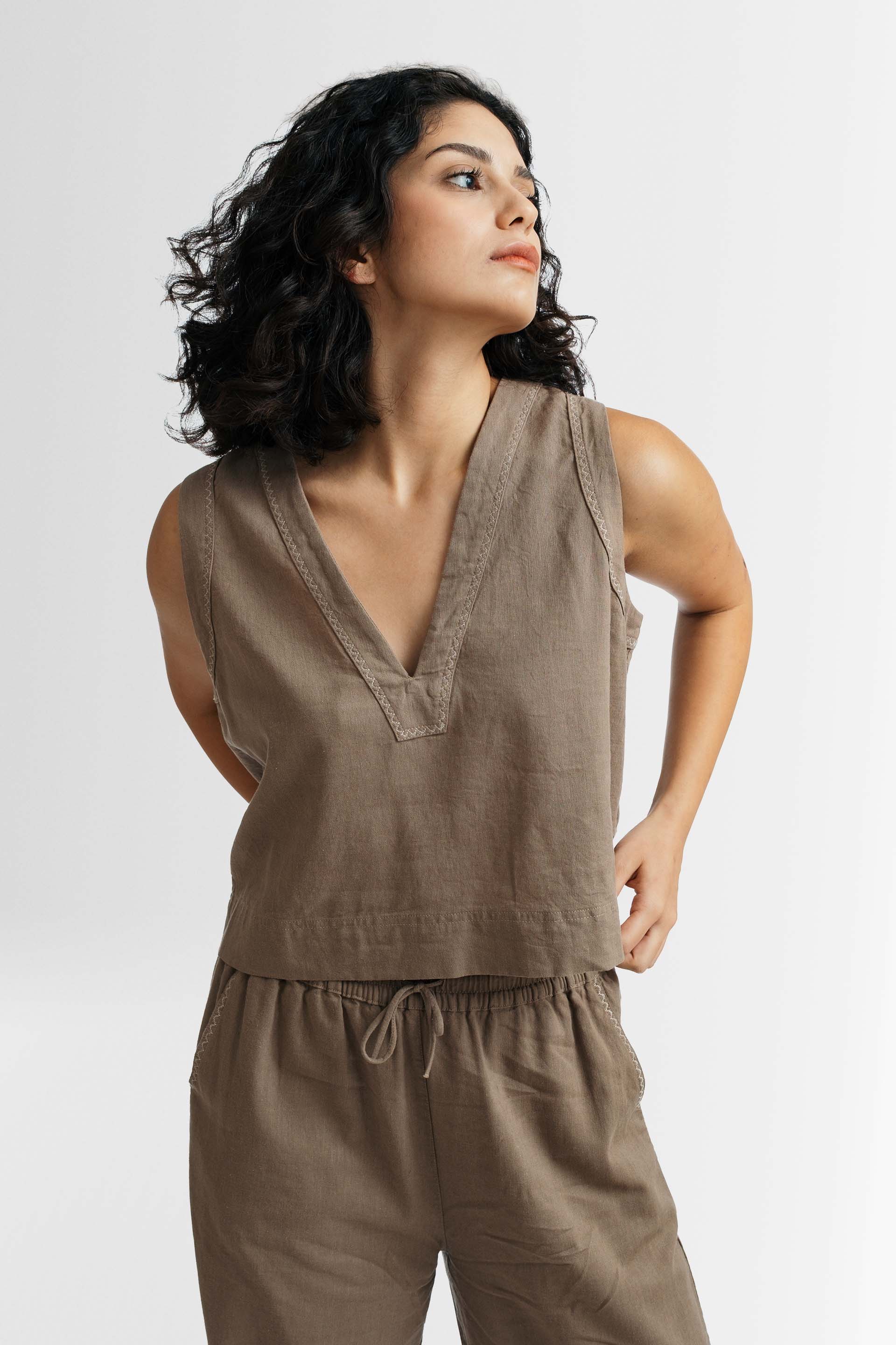 Nina Crop Üst V Yaka Nakış Detaylı Jojomia T-Shirt