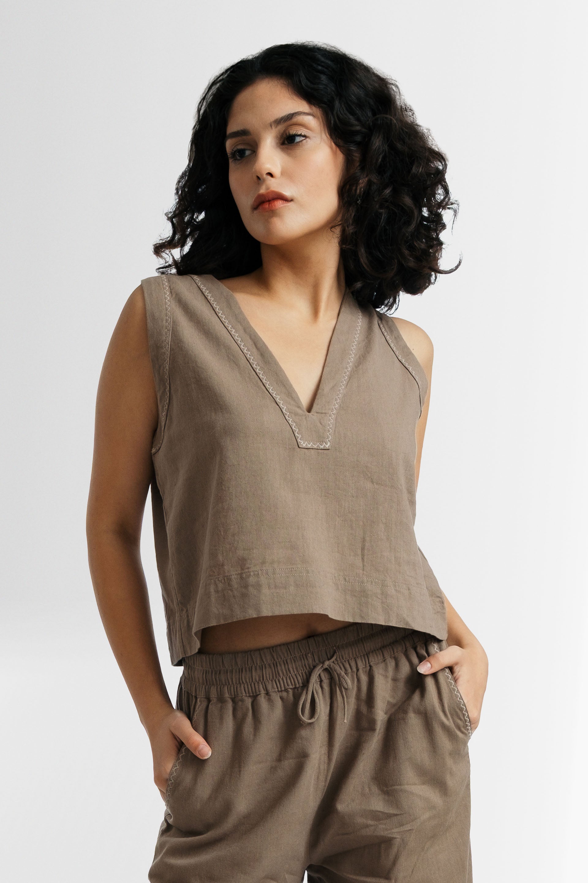 Nina Crop Üst V Yaka Nakış Detaylı Jojomia T-Shirt