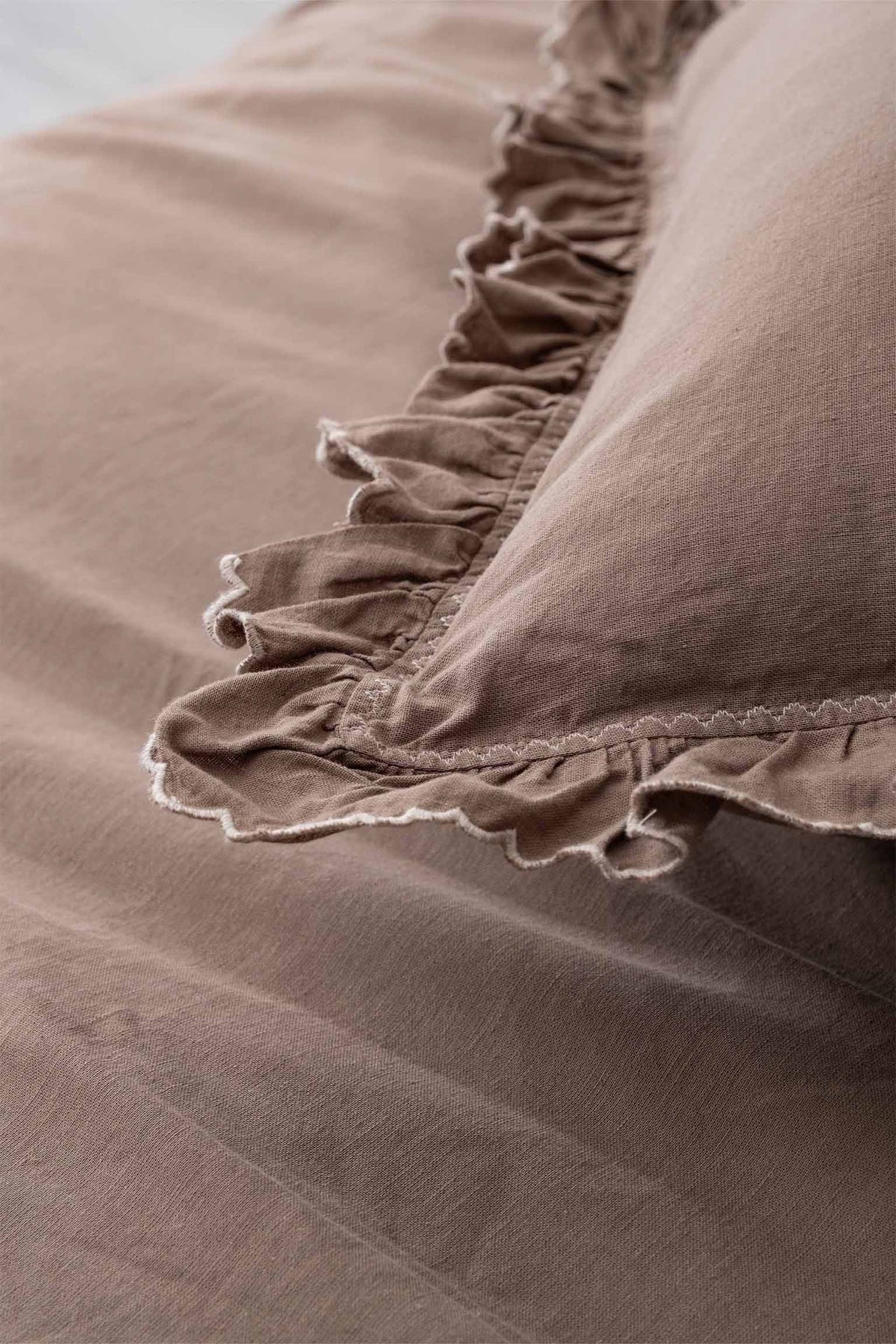 Nina Oxford Yastık Kılıfı Krem İşlemeli Fırfırlı | 50×70 cm | Tekli Jojomia Yastık Kılıfı