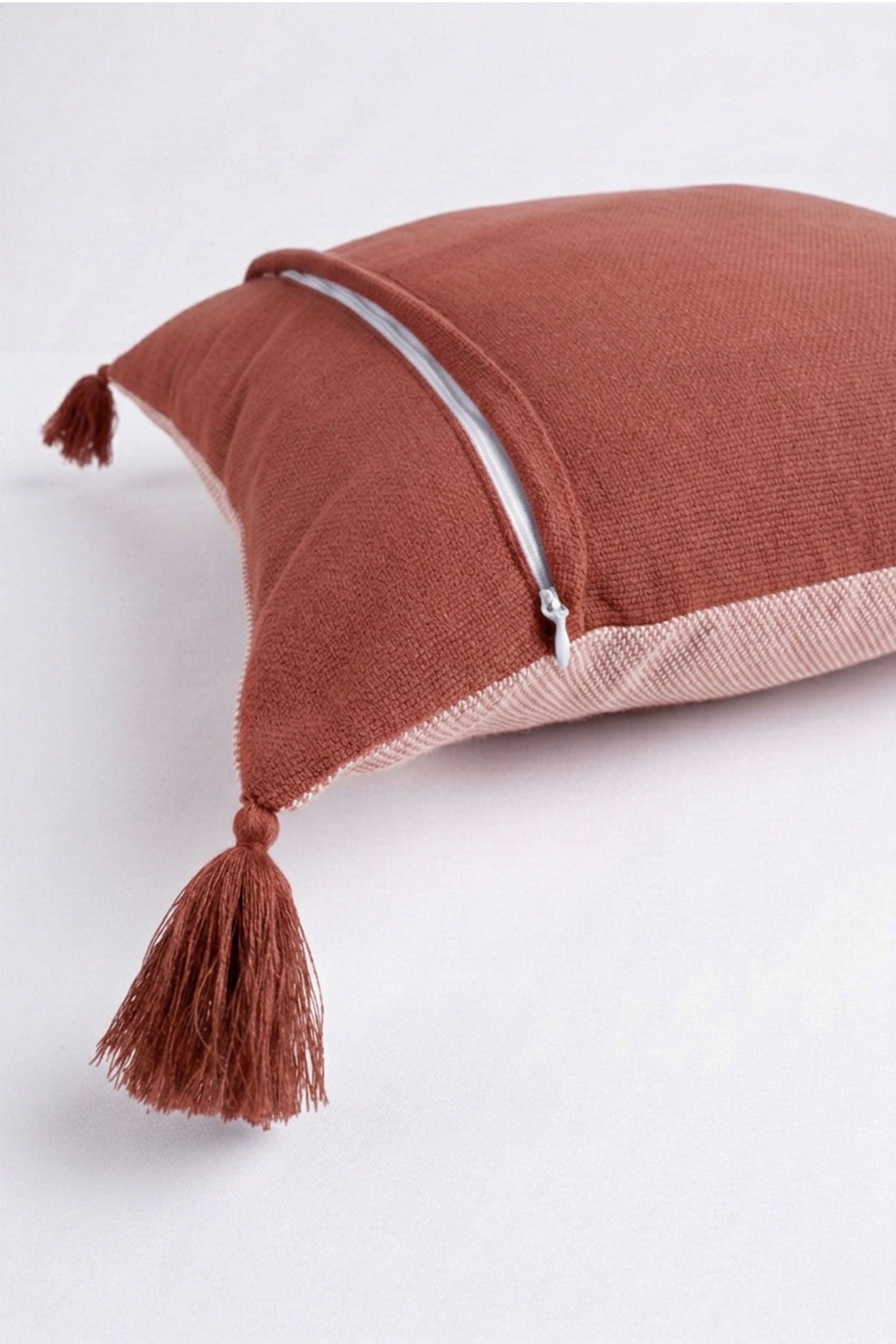 Nysa Nakış Detaylı Ponponlu Dekoratif Kırlent Kılıfı 45x45 Jojomia Kırlent Kılıfı