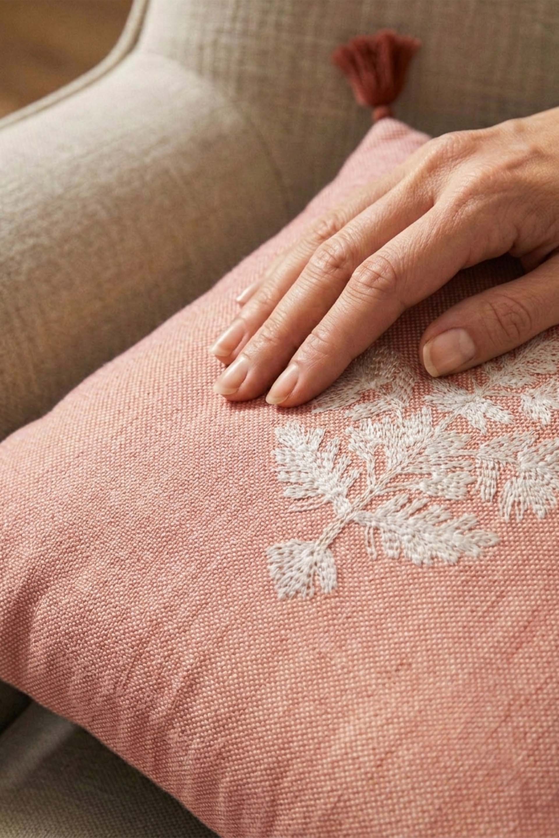 Nysa Nakış Detaylı Ponponlu Dekoratif Kırlent Kılıfı 45x45 Jojomia Kırlent Kılıfı