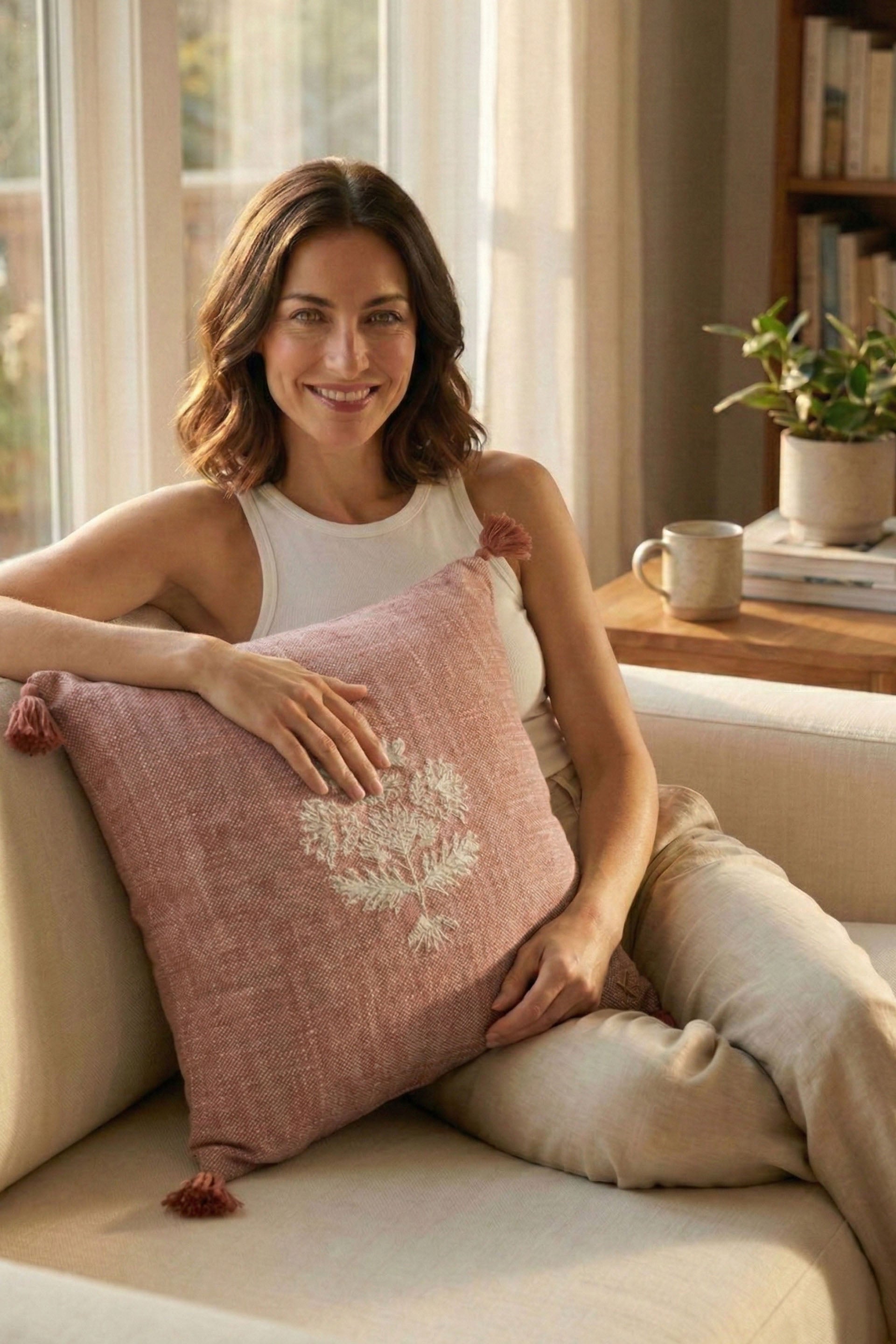 Nysa Nakış Detaylı Ponponlu Dekoratif Kırlent Kılıfı 45x45 Jojomia Kırlent Kılıfı